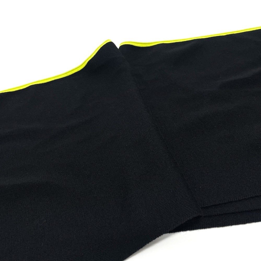 CHANEL Sport CC Coco Mark Scarf, Wool/Cashmere, Unisex, Black/Fluorescent Green - Picture 3 of 9